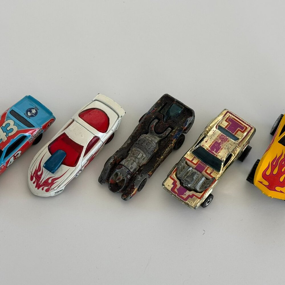 Lot 026 – Hot Wheels/Small Toys.